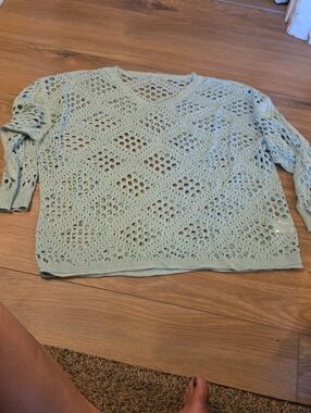 Amazon Women's V-Neck Open-Knit Sweater in Mint